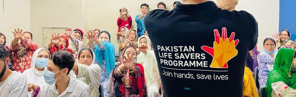 Pakistan Life Savers Progamme (PLSP) teaching proper CPR hand positioning